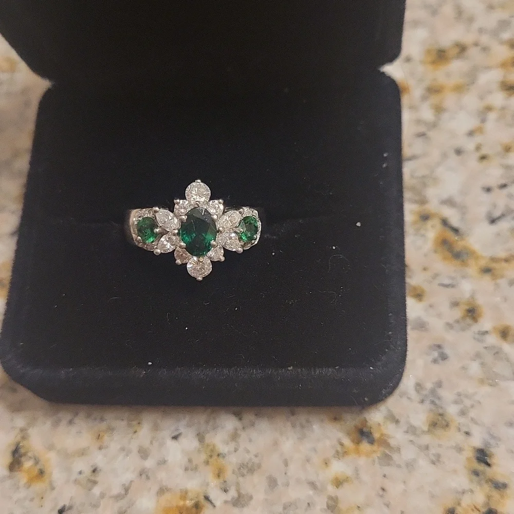 Tsavorite diamond ring In Platinum - Picture 2 of 10